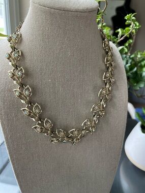 N123 Vintage Gold-Tone Leaf AB Crystal Necklace - Elegant Women Jewelry